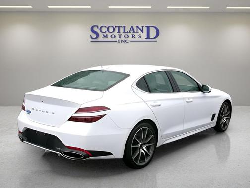 WHITE 2025 Genesis G70 2.5T RWD