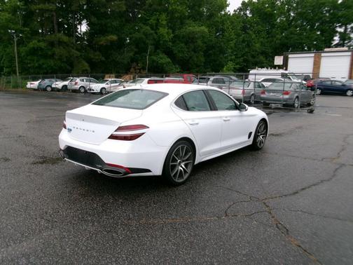 WHITE 2025 Genesis G70 2.5T RWD