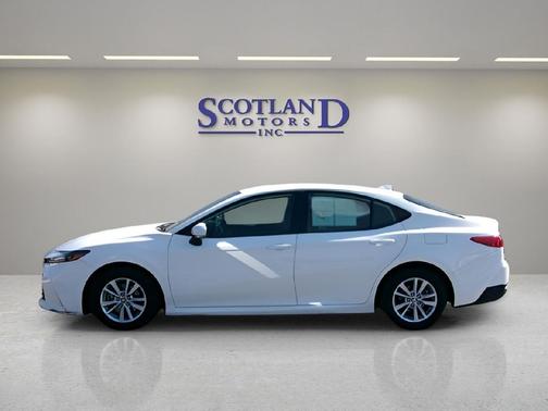 WHITE 2025 Toyota Camry XLE