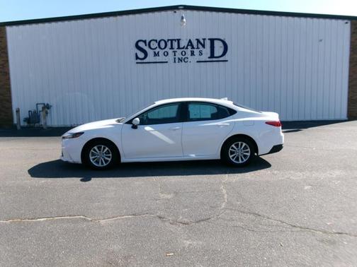 WHITE 2025 Toyota Camry XLE