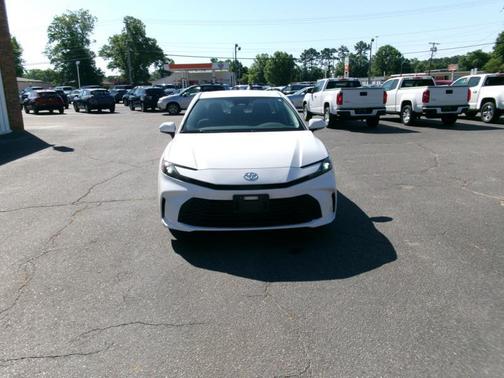 WHITE 2025 Toyota Camry XLE