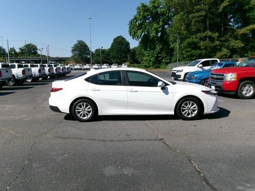 WHITE 2025 Toyota Camry XLE