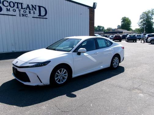 WHITE 2025 Toyota Camry XLE