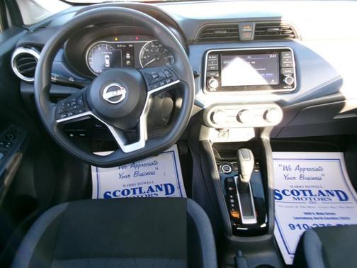 Brilliant Silver Metallic 2025 Nissan Versa 1.6 SV