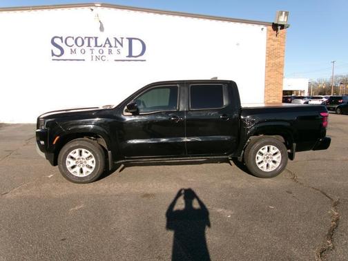 Super Black 2023 Nissan Frontier SV