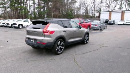 2022 Volvo XC40 T5 R-Design