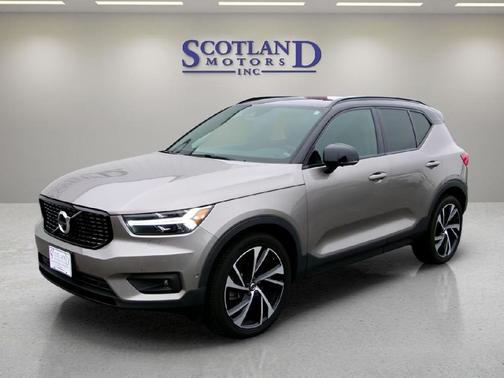 2022 Volvo XC40 T5 R-Design