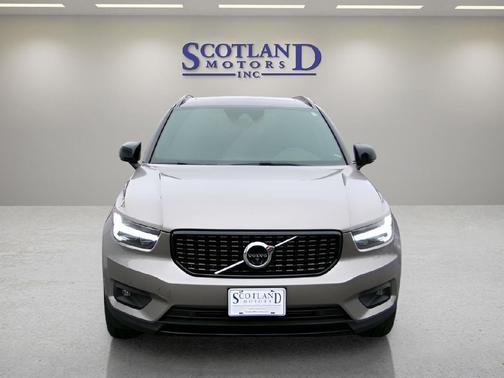 2022 Volvo XC40 T5 R-Design
