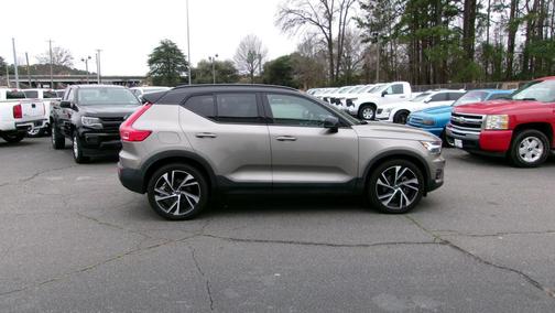 2022 Volvo XC40 T5 R-Design