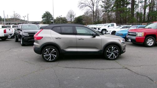2022 Volvo XC40 T5 R-Design