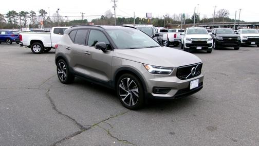 2022 Volvo XC40 T5 R-Design