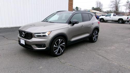 2022 Volvo XC40 T5 R-Design