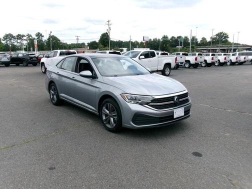 Platinum Gray Metallic 2024 Volkswagen Jetta 1.5T SE