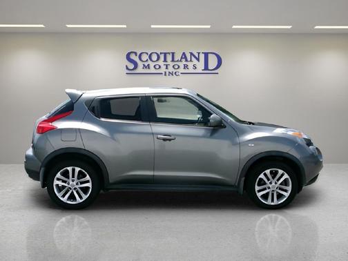 Gun Metallic 2011 Nissan Juke SV