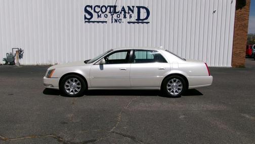 2011 Cadillac DTS Base