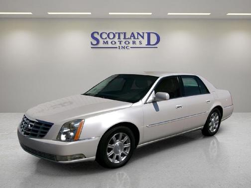 2011 Cadillac DTS Base