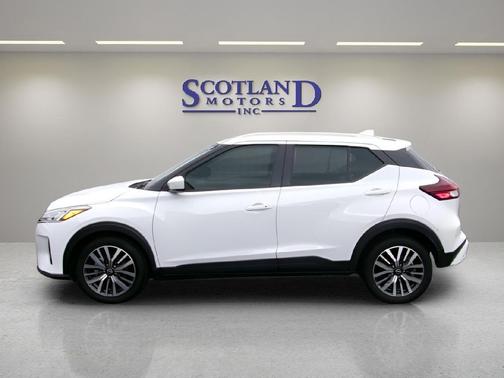 WHITE 2024 Nissan Kicks SV