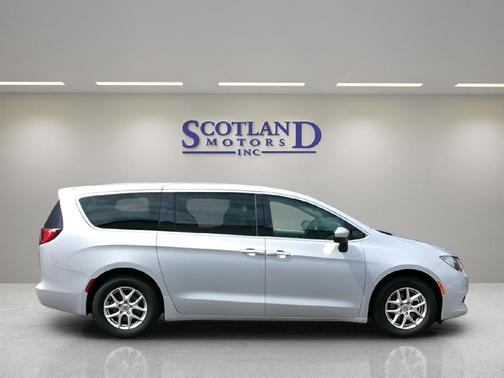Silver Mist Clearcoat 2023 Chrysler Voyager LX