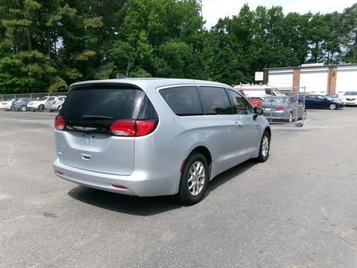 Silver Mist Clearcoat 2023 Chrysler Voyager LX