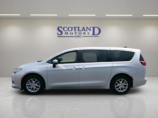 Silver Mist Clearcoat 2023 Chrysler Voyager LX
