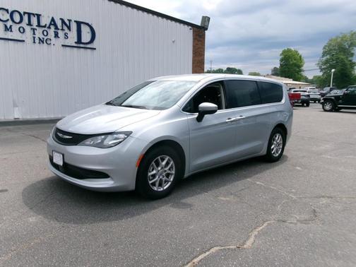 Silver Mist Clearcoat 2023 Chrysler Voyager LX