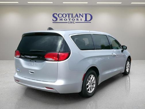 Silver Mist Clearcoat 2023 Chrysler Voyager LX