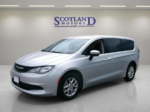Silver Mist Clearcoat 2023 Chrysler Voyager LX