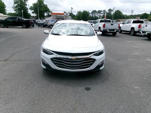 Summit White 2025 Chevrolet Malibu FWD 1LT