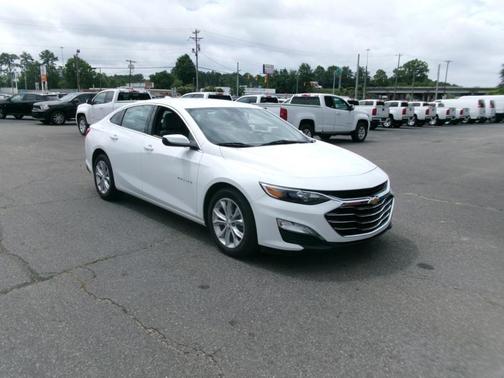 Summit White 2025 Chevrolet Malibu FWD 1LT