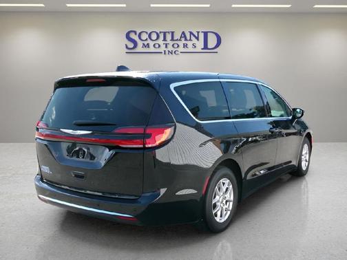 Diamond Black Crystal Pearlcoat 2025 Chrysler Pacifica L