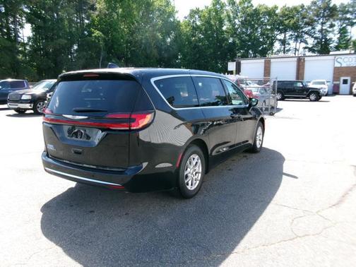 Diamond Black Crystal Pearlcoat 2025 Chrysler Pacifica L