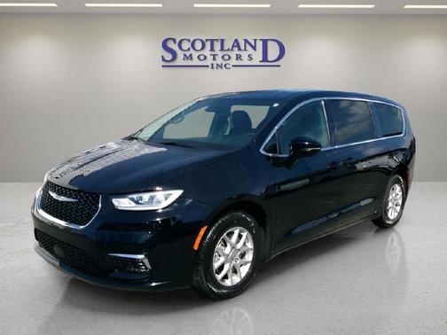 Diamond Black Crystal Pearlcoat 2025 Chrysler Pacifica L