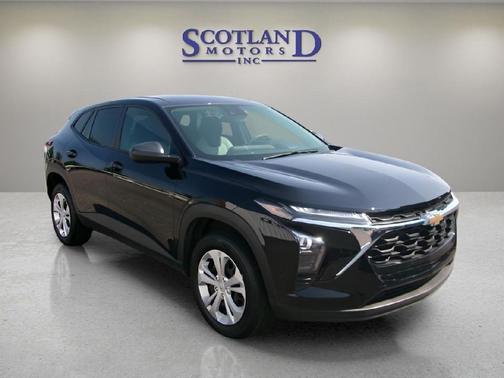 Mosaic Black Metallic 2025 Chevrolet Trax LS