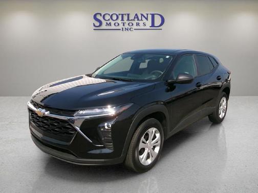 Mosaic Black Metallic 2025 Chevrolet Trax LS