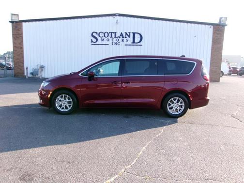 2023 Chrysler Voyager LX