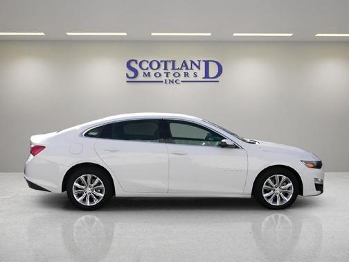 Summit White 2025 Chevrolet Malibu FWD 1LT
