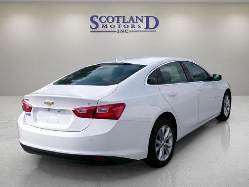 Summit White 2025 Chevrolet Malibu FWD 1LT