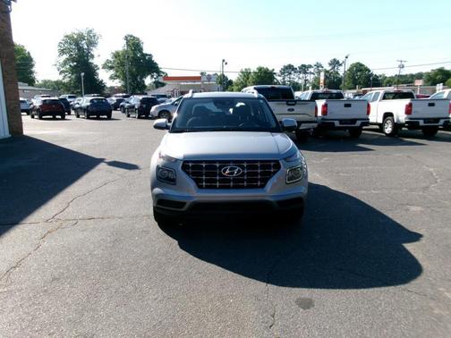 Shimmering Silver 2025 Hyundai VENUE SEL