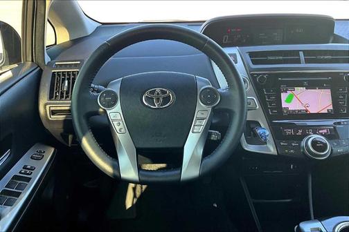 2017 Toyota Prius v Five