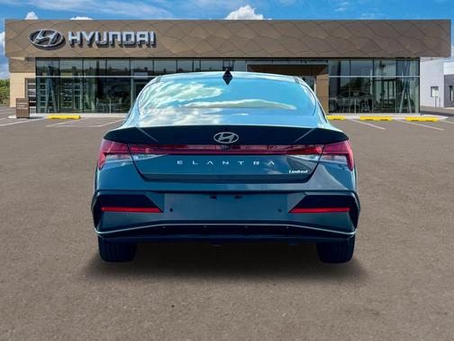 2025 Hyundai ELANTRA Limited