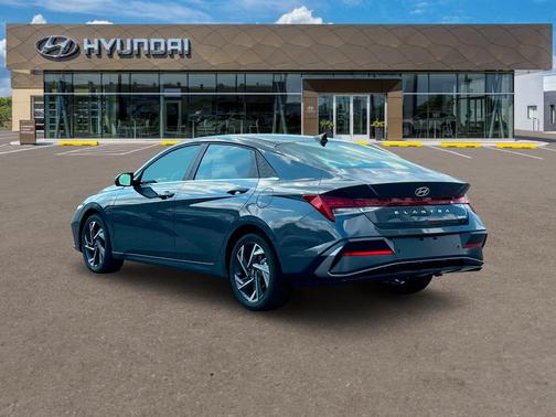 2025 Hyundai ELANTRA Limited
