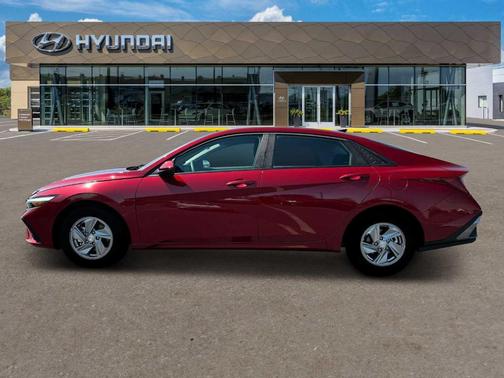 2025 Hyundai ELANTRA SE