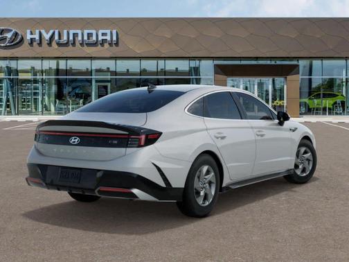 2025 Hyundai SONATA SE