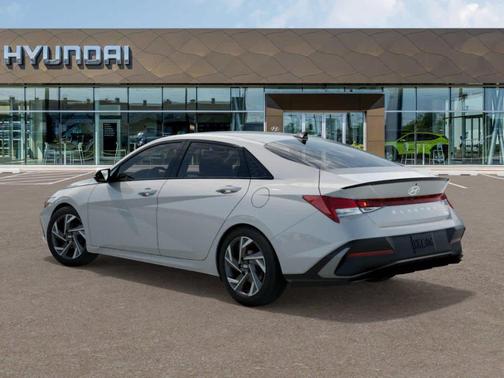 2025 Hyundai ELANTRA HEV SEL