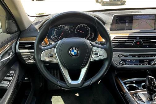 2016 BMW 740 i