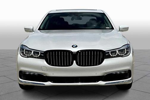 2016 BMW 740 i