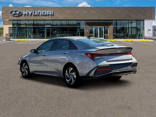 2025 Hyundai ELANTRA HEV SEL