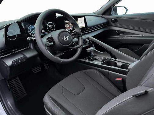 2025 Hyundai ELANTRA HEV SEL
