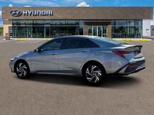 2025 Hyundai ELANTRA HEV SEL