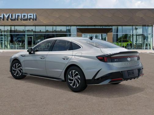 Aero Silver 2026 Hyundai SONATA Hybrid Base